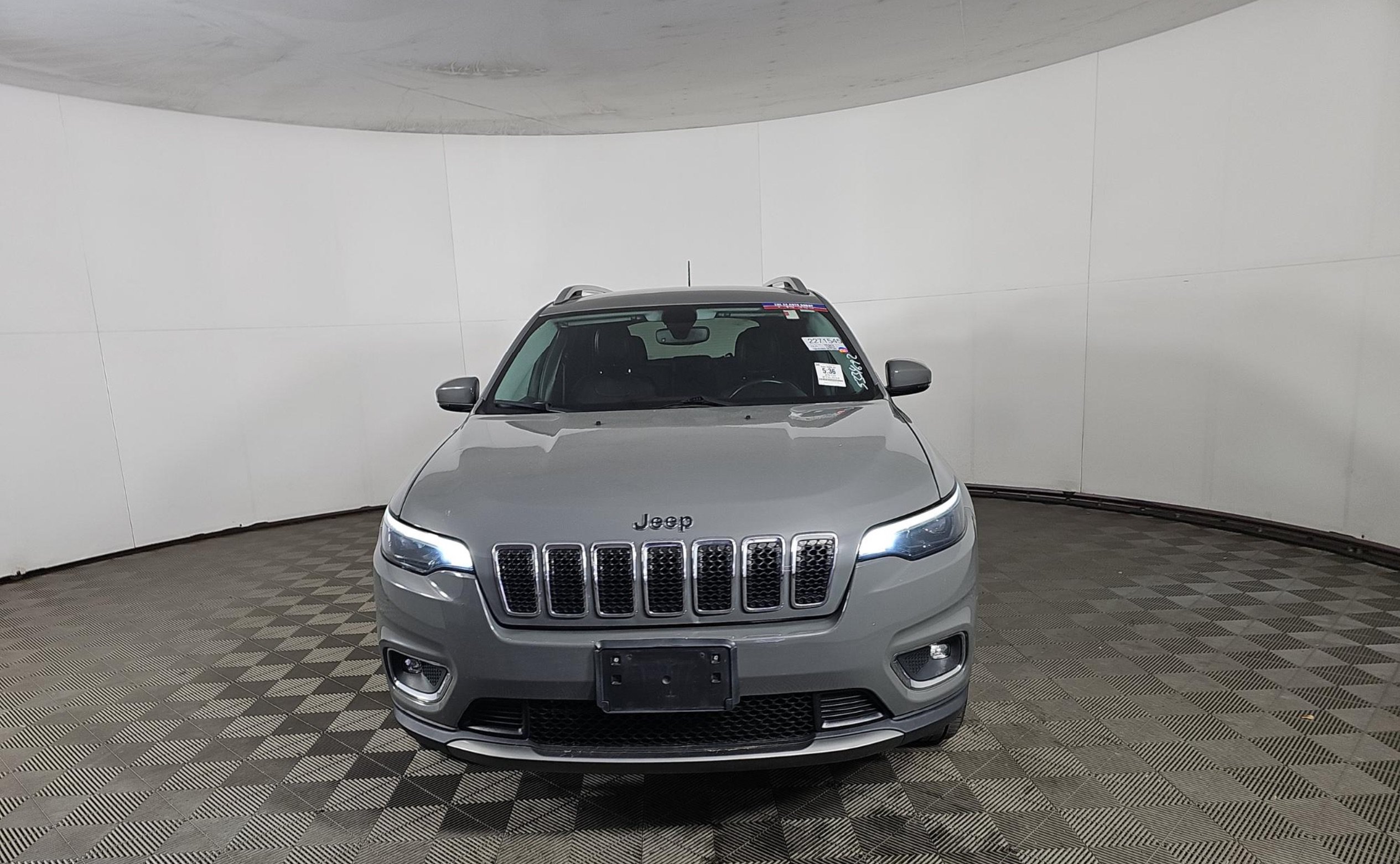 Used 2019 Jeep Cherokee Limited AWD/4WD image 3
