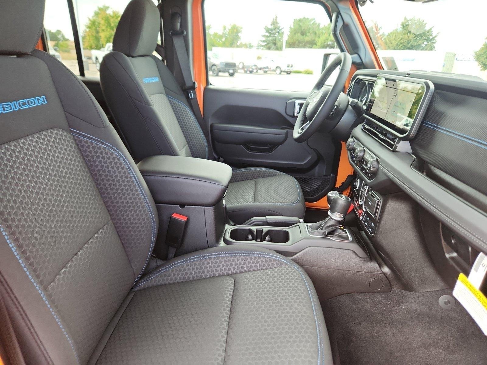 New 2025 Jeep Wrangler Unlimited Rubicon 4xe w/ Convenience Group AWD/4WD image 20