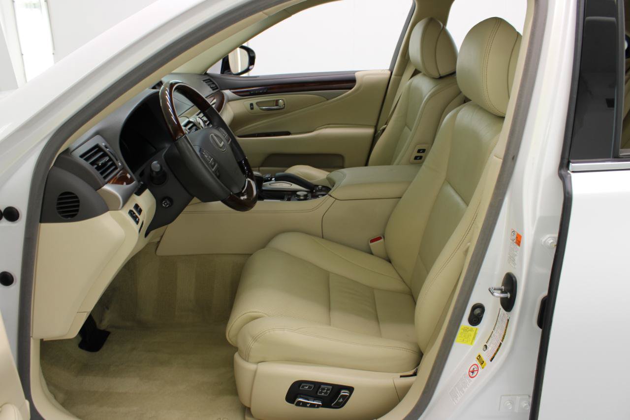 Used 2016 Lexus LS 460 w/ Comfort Package RWD image 33