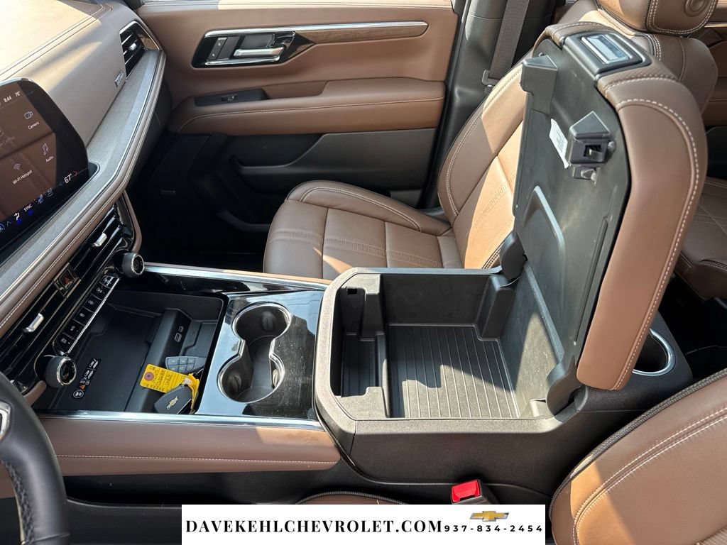 Used 2025 Chevrolet Suburban High Country AWD/4WD image 19