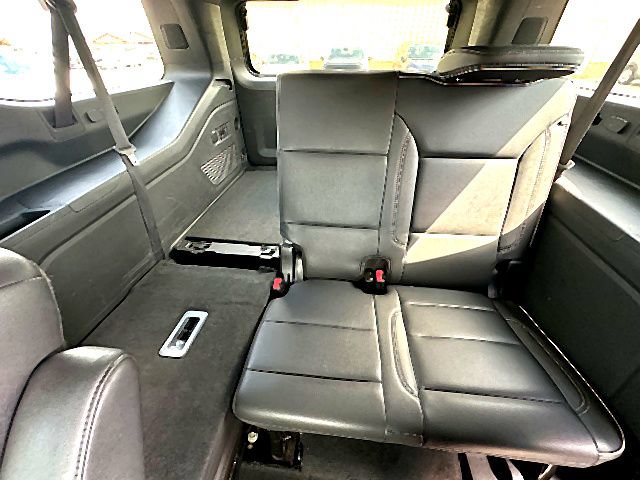 Used 2023 Chevrolet Suburban Premier AWD/4WD image 21