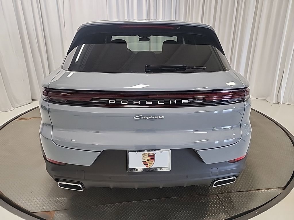 Certified 2025 Porsche Cayenne AWD/4WD image 35