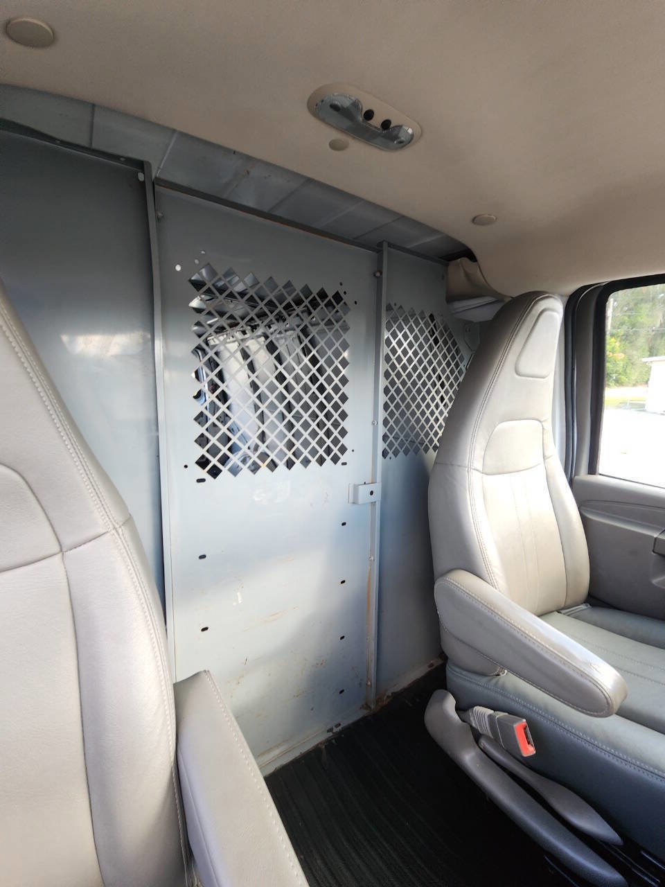 Used 2018 Chevrolet Express 2500 Extended image 24