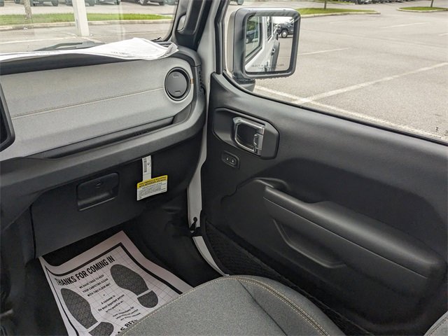 New 2025 Jeep Gladiator Sport image 16