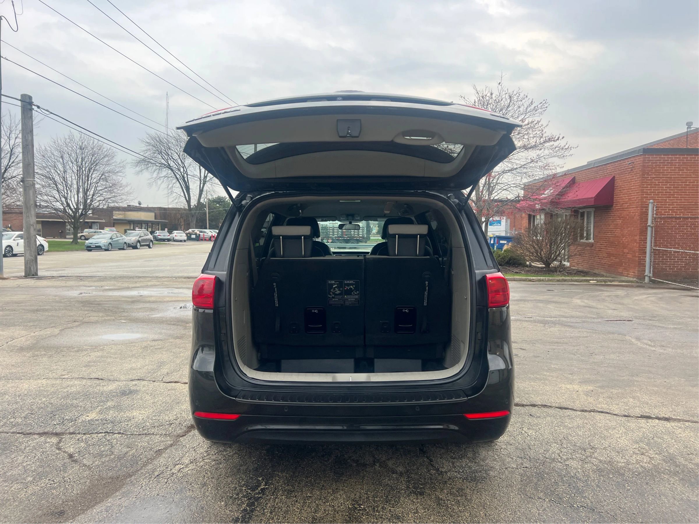 Used 2017 Kia Sedona LX w/ LX Essentials Premium Package FWD image 15