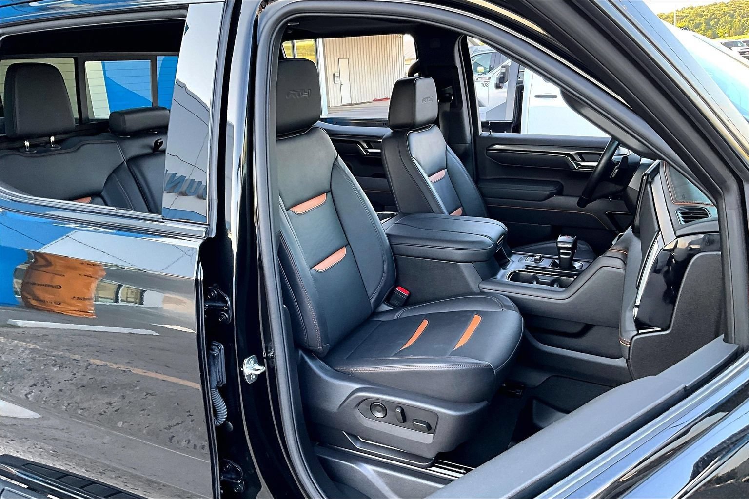 Used 2025 GMC Sierra 1500 AT4 w/ AT4 Premium Package AWD/4WD image 7
