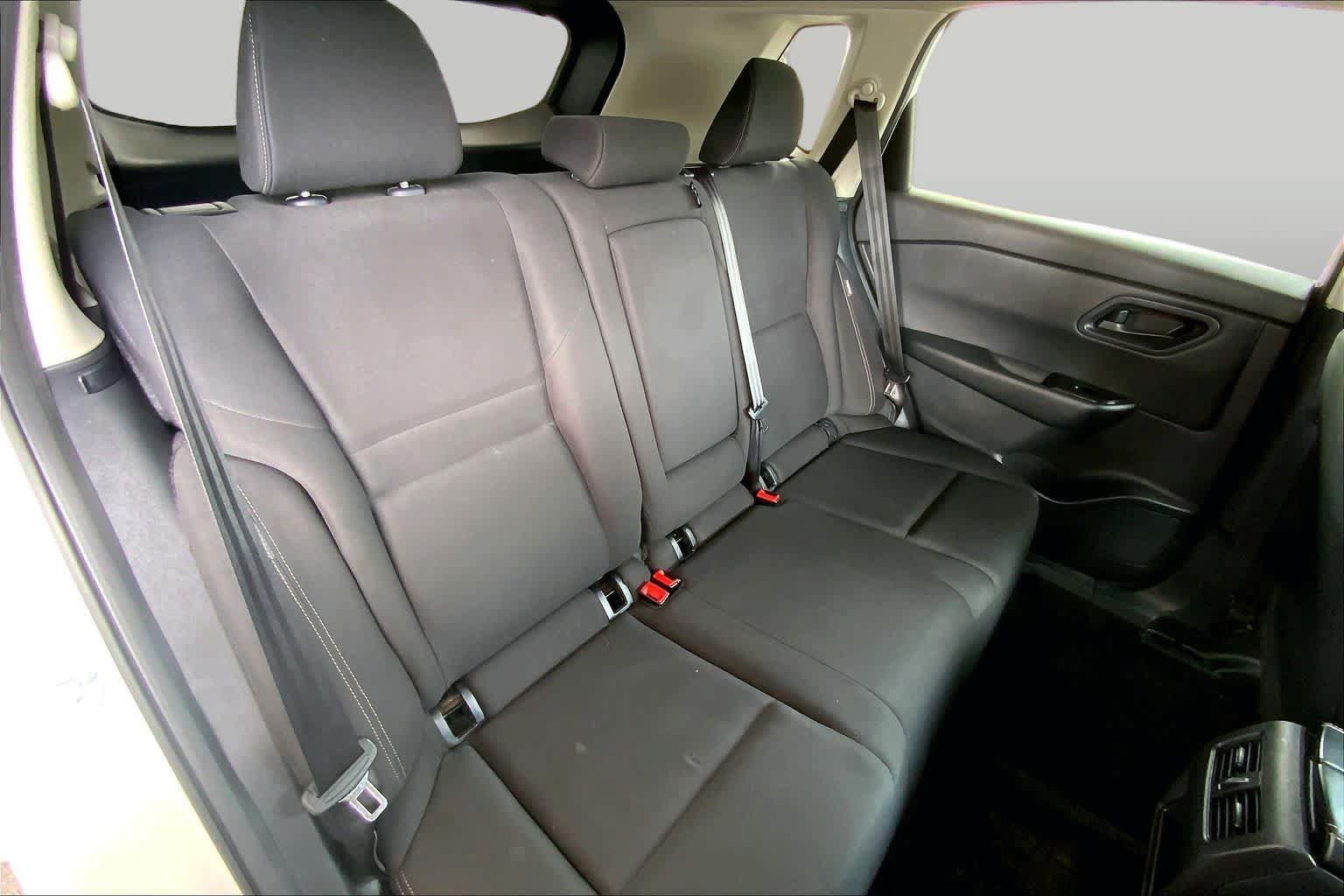 Used 2024 Nissan Rogue S AWD/4WD image 19