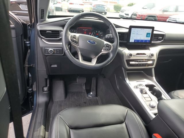 Used 2022 Ford Explorer XLT w/ Equipment Group 202A AWD/4WD image 11