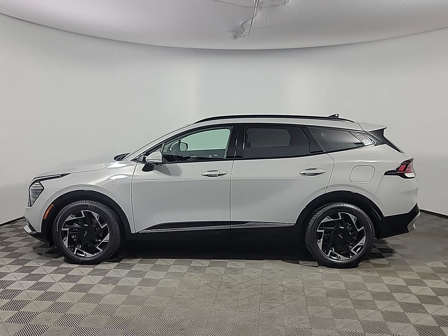 Used 2025 Kia Sportage SX image 11