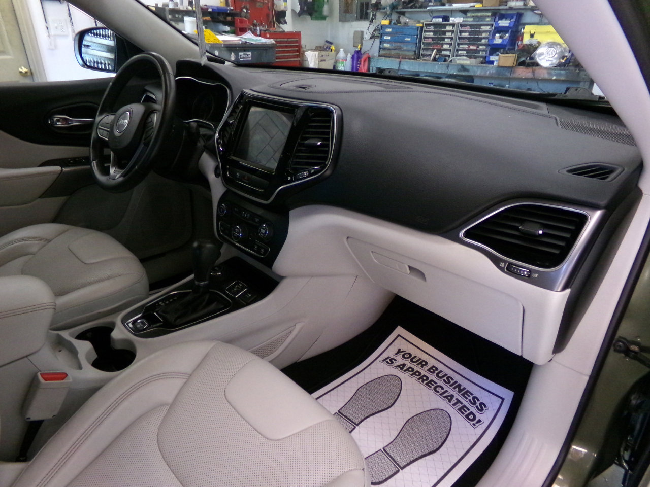 Used 2019 Jeep Cherokee Limited image 17