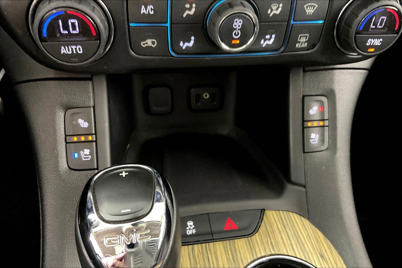 Used 2018 GMC Acadia Denali w/ Technology Package AWD/4WD image 37