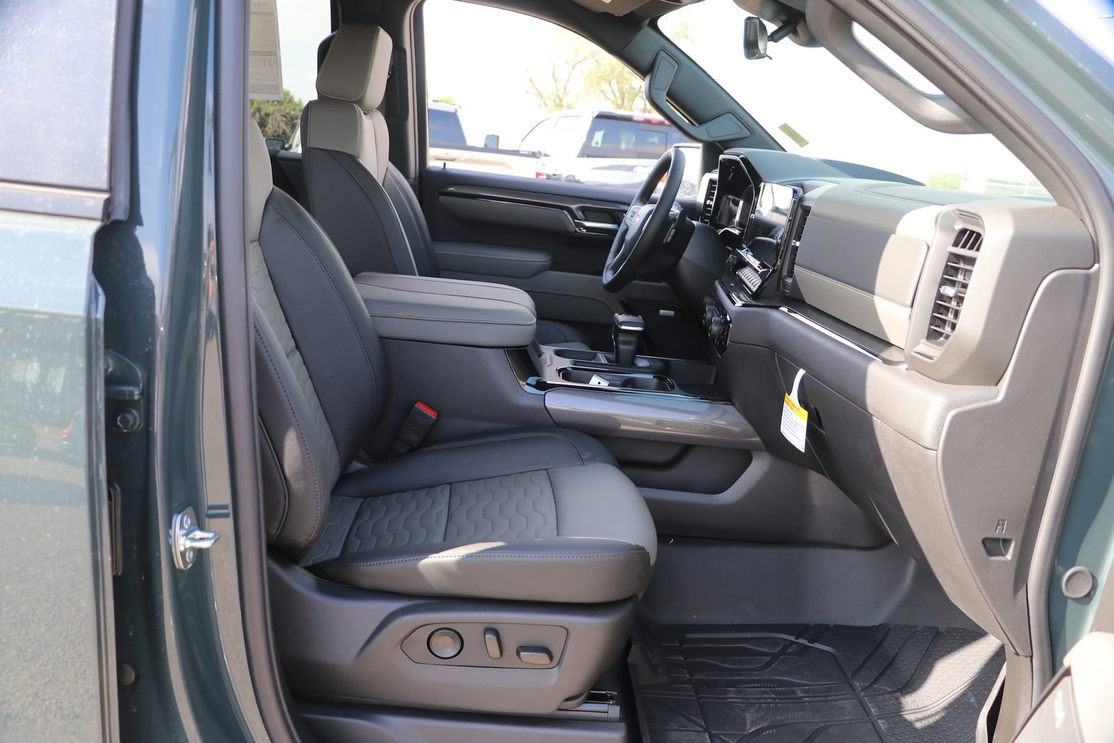 New 2026 Chevrolet Silverado 1500 ZR2 image 33