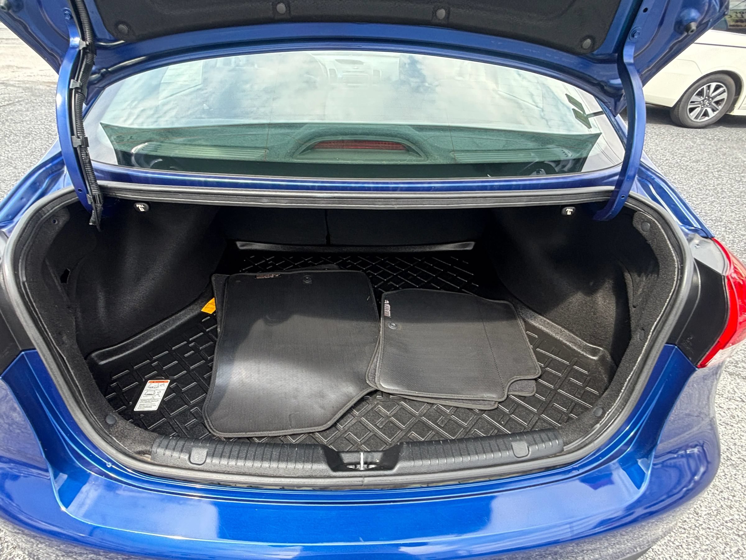 Used 2017 Kia Forte LX FWD image 25