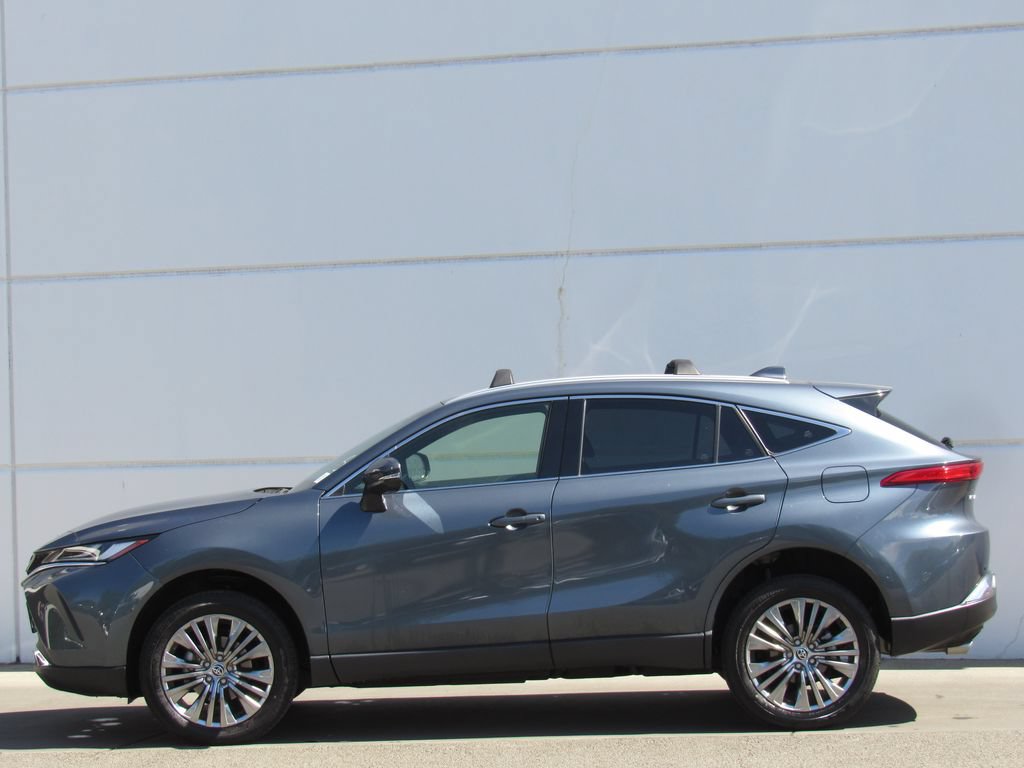 Certified 2022 Toyota Venza XLE AWD/4WD image 3