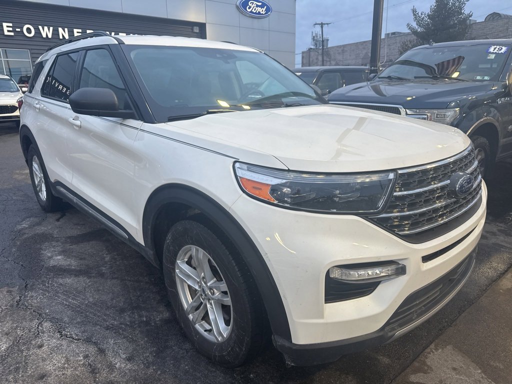 Used 2022 Ford Explorer XLT w/ Equipment Group 202A image 3