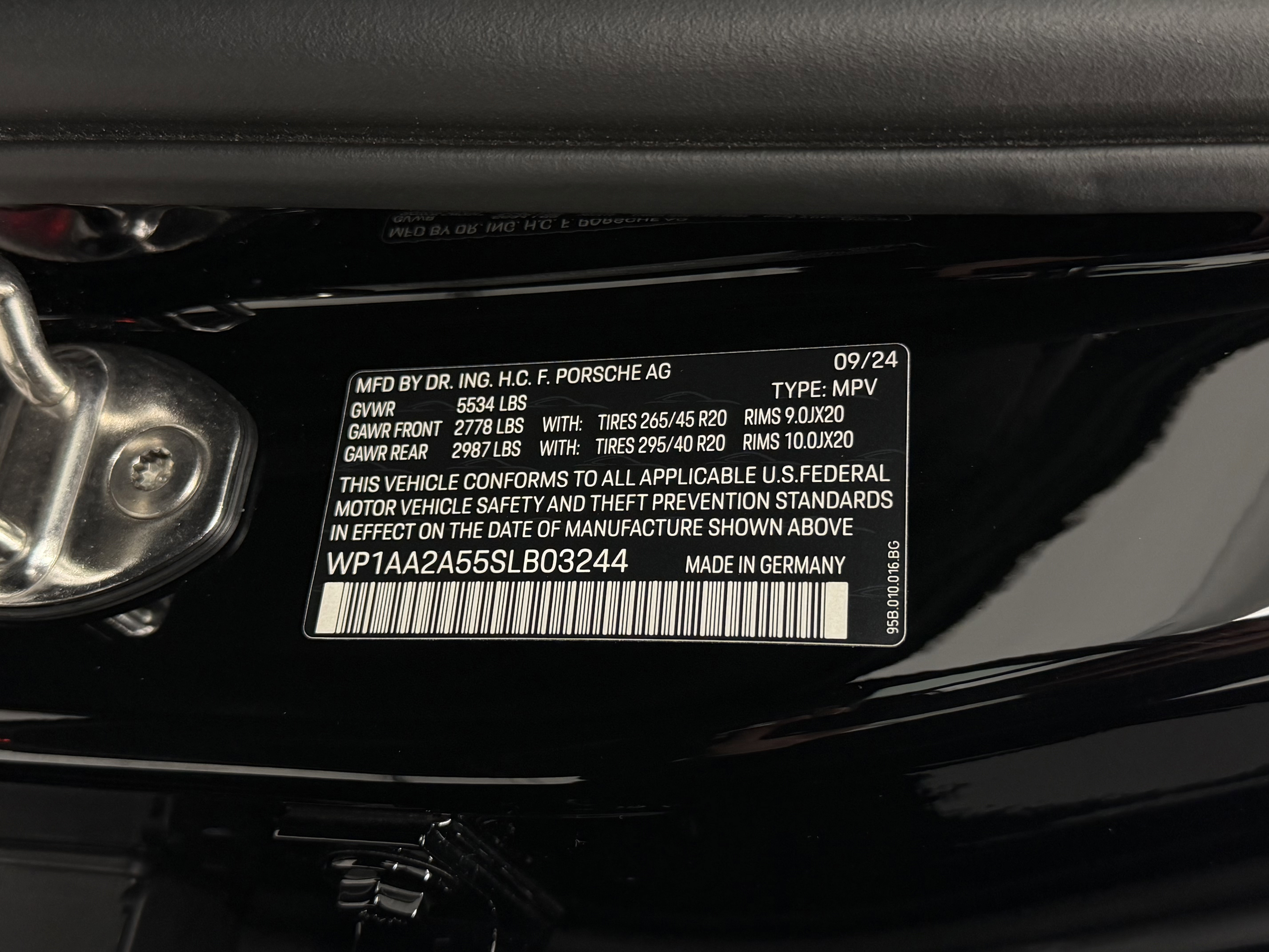 Certified 2025 Porsche Macan image 59