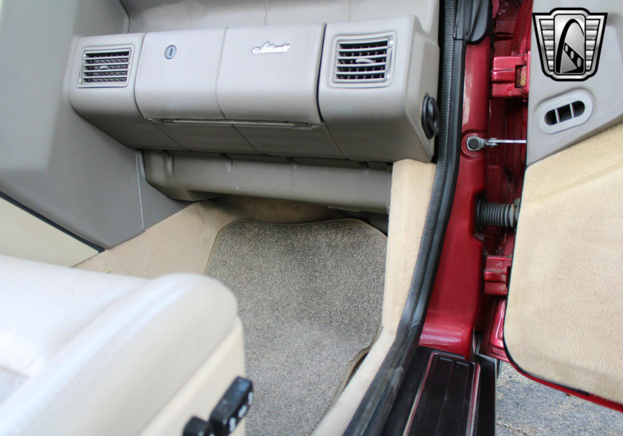 Used 1993 Cadillac Allante image 24