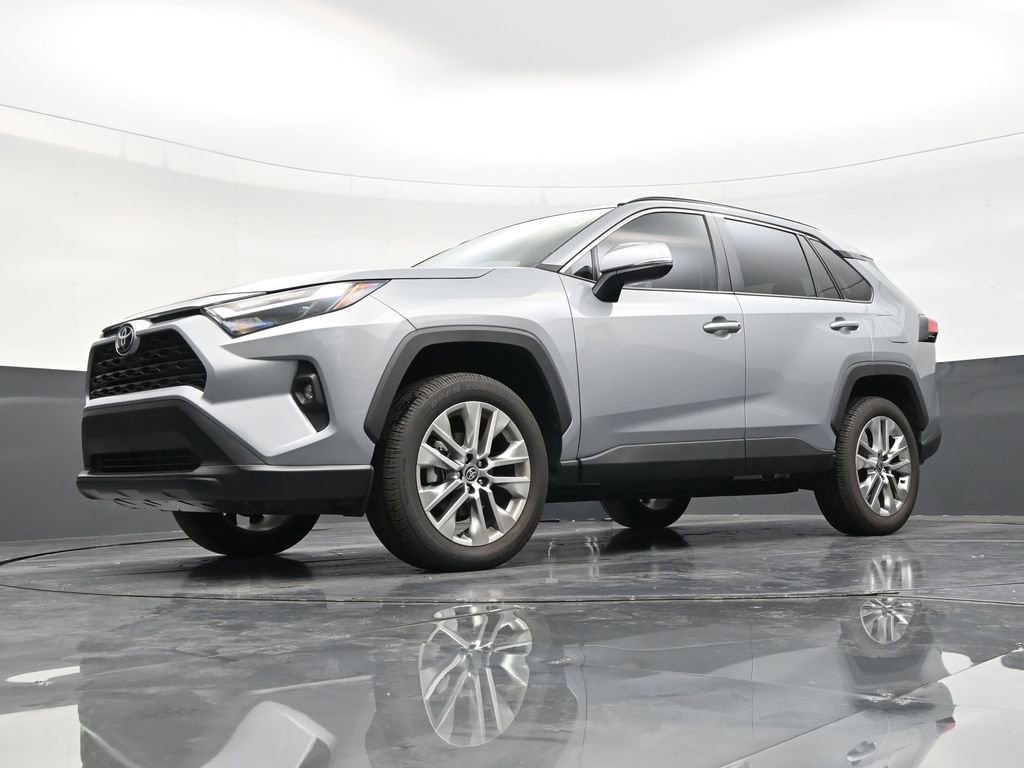 Used 2025 Toyota RAV4 XLE Premium image 20
