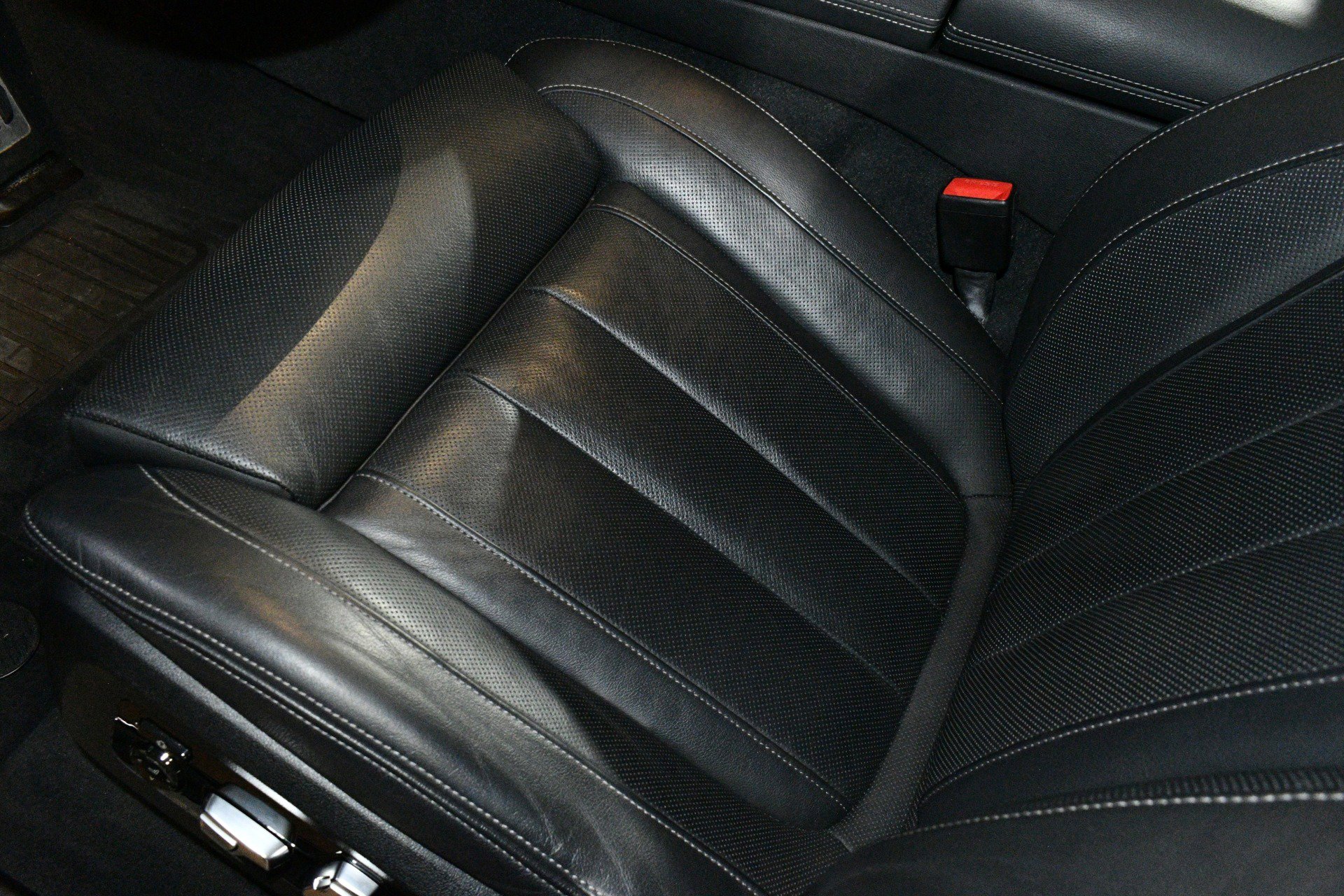 Used 2022 BMW X7 M50i w/ Luxury Seating Package image 11