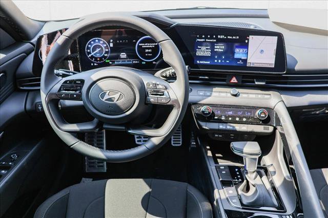 New 2025 Hyundai Elantra SEL image 25