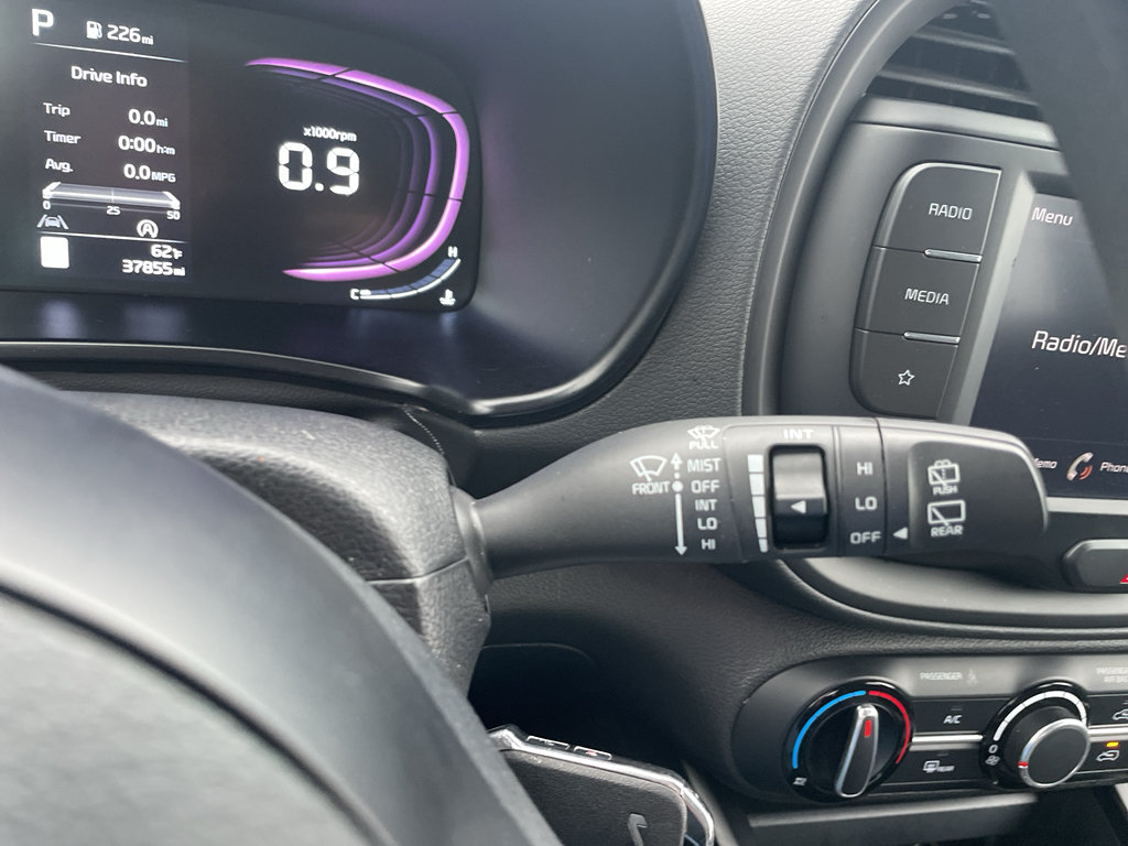 Used 2025 Kia Soul LX w/ LX Technology Package FWD image 19
