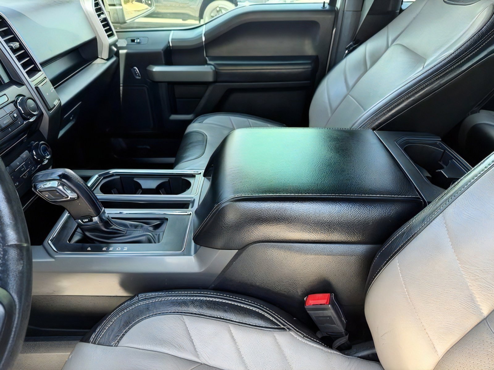 Used 2018 Ford F150 XLT w/ Equipment Group 302A Luxury AWD/4WD image 15
