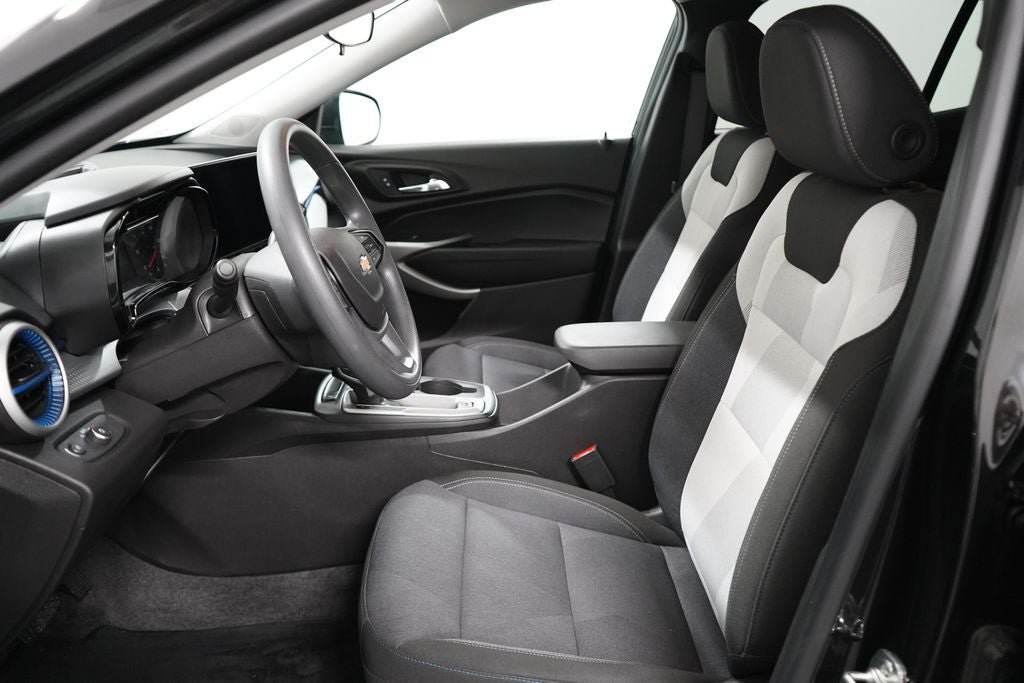 Used 2025 Chevrolet Trax LS FWD image 10