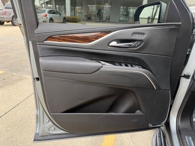 Used 2024 Cadillac Escalade ESV Luxury image 16