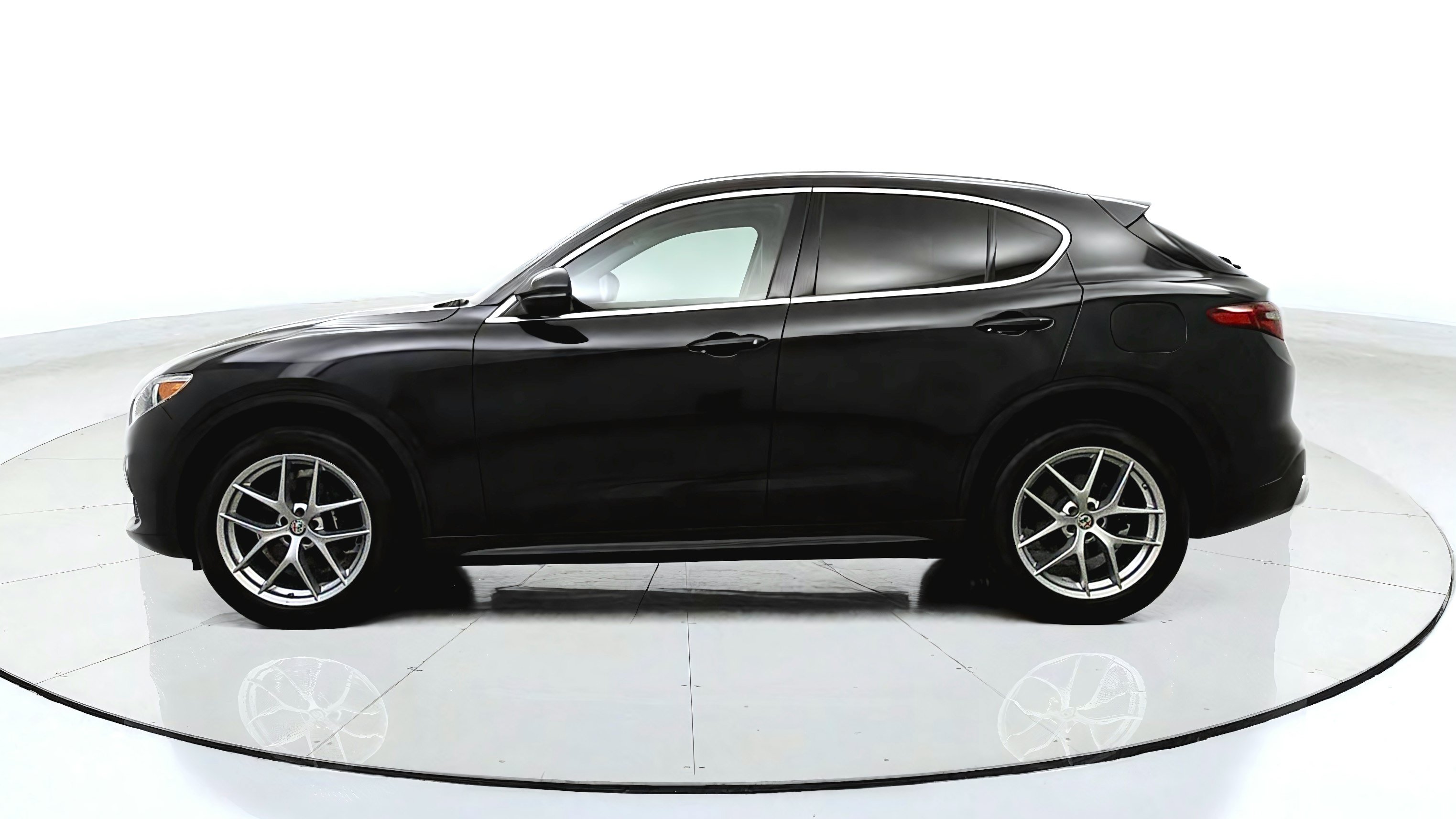 Used 2018 Alfa Romeo Stelvio Ti AWD/4WD image 4