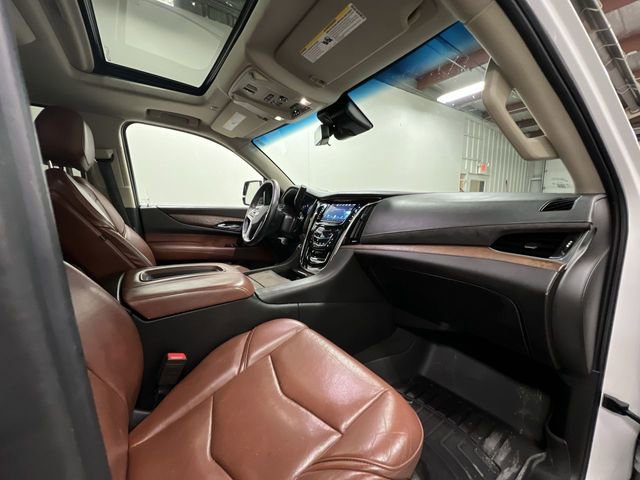 Used 2018 Cadillac Escalade ESV Premium Luxury image 30