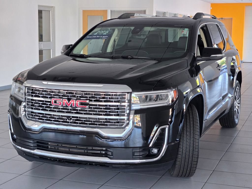 Certified 2023 GMC Acadia Denali w/ Denali Ultimate Package AWD/4WD image 4