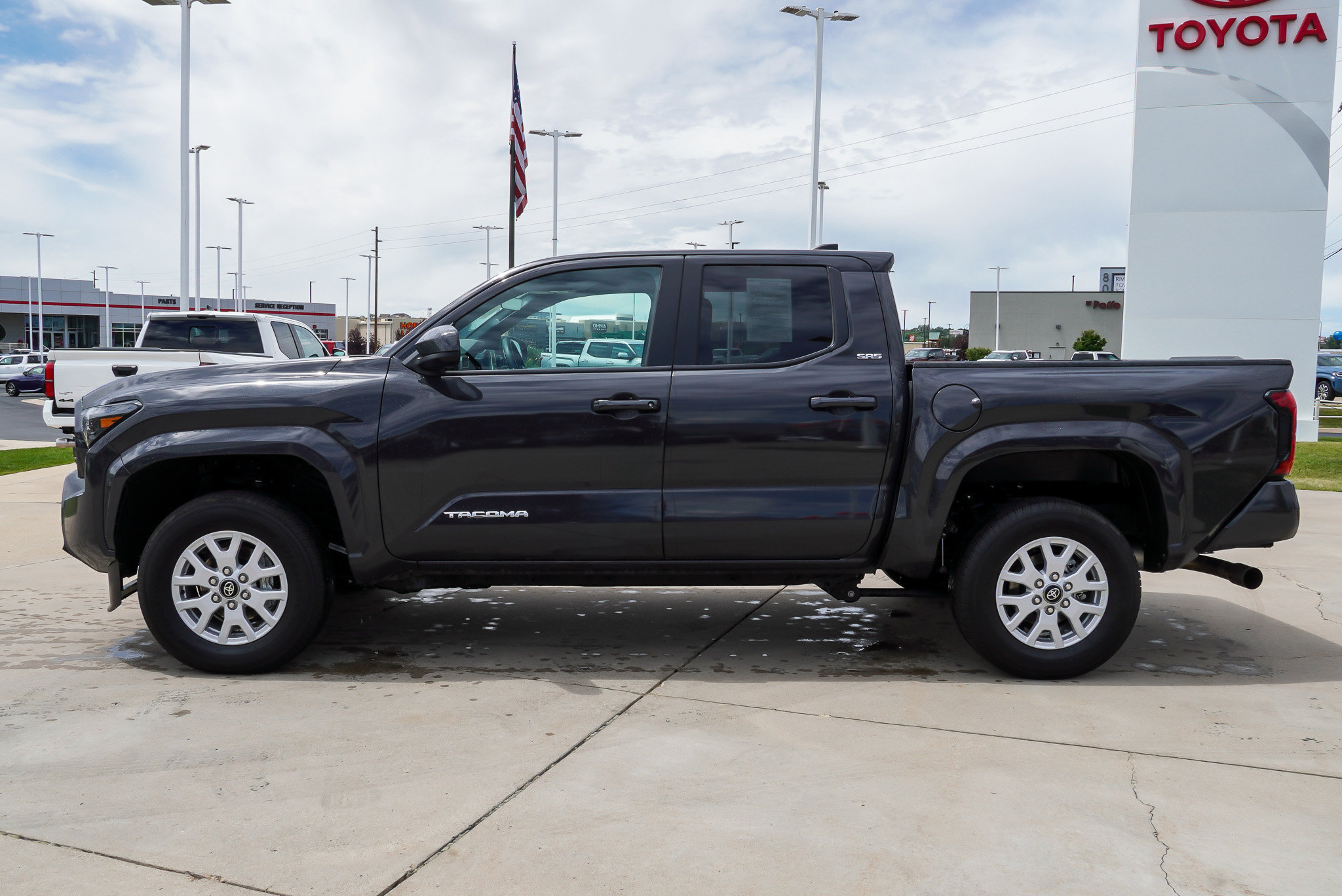 Certified 2025 Toyota Tacoma SR5 AWD/4WD image 5