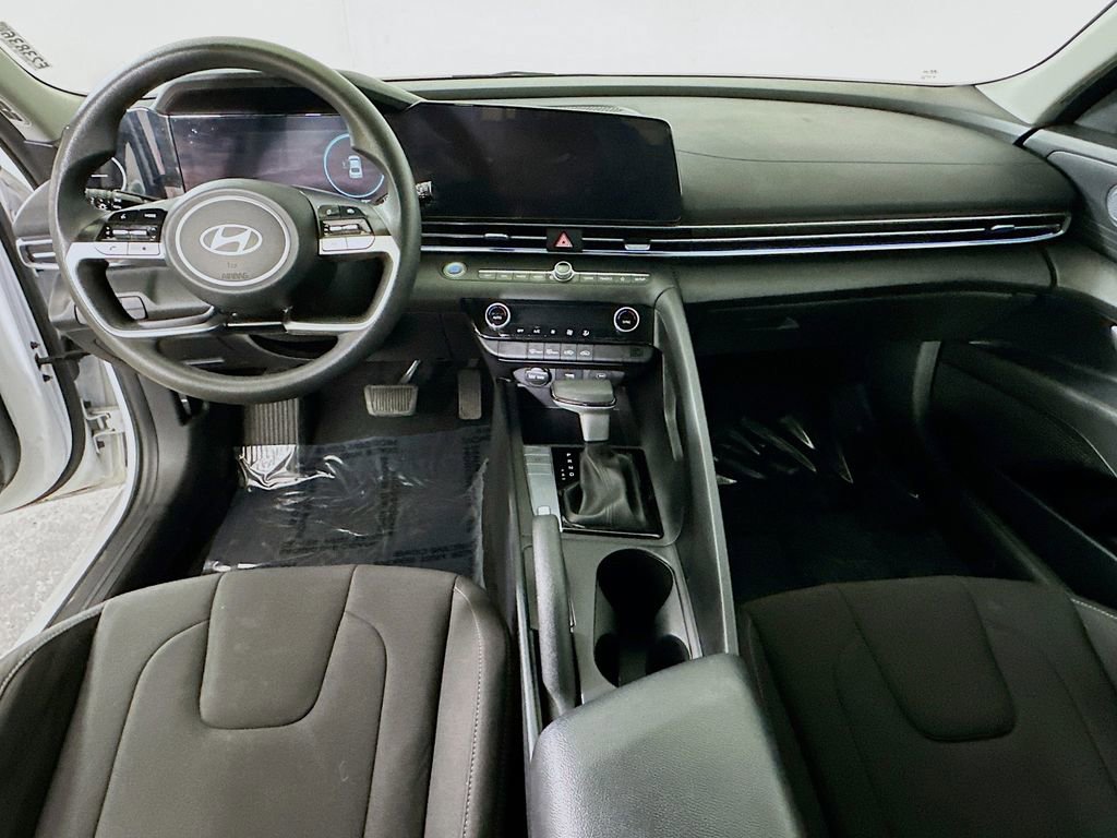 Used 2024 Hyundai Elantra SEL image 16