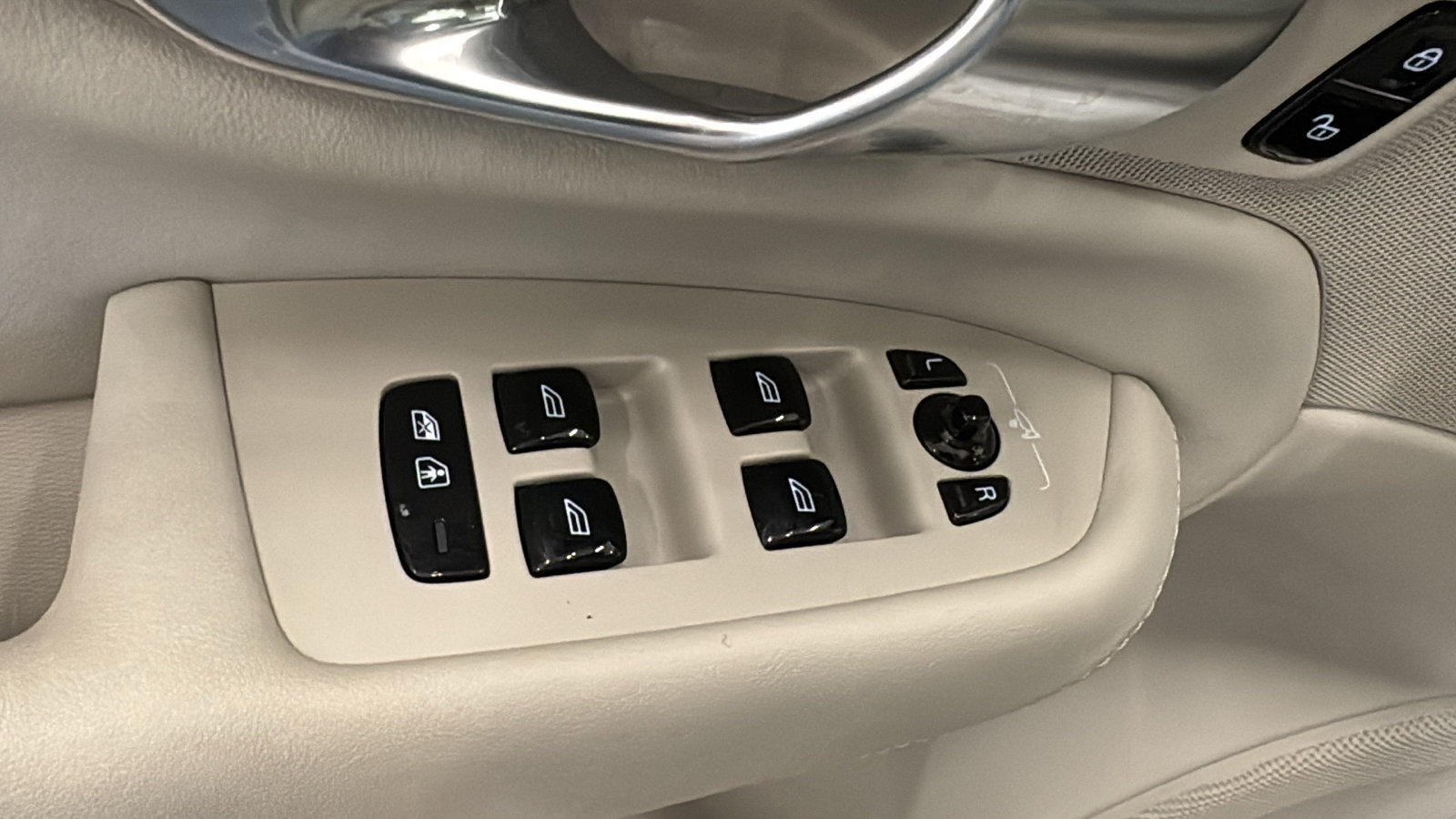 Used 2023 Volvo XC90 B6 Ultimate w/ Lounge Package AWD/4WD image 22