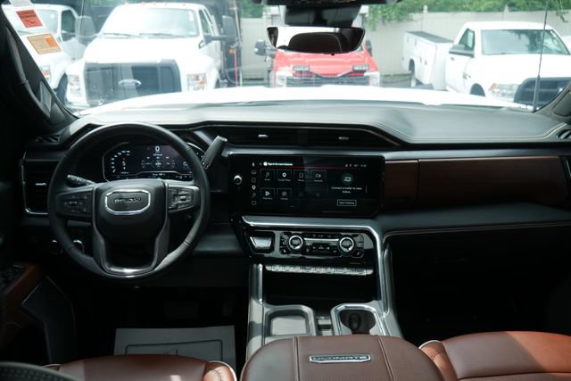 Used 2025 GMC Sierra 3500 Denali Ultimate AWD/4WD image 7