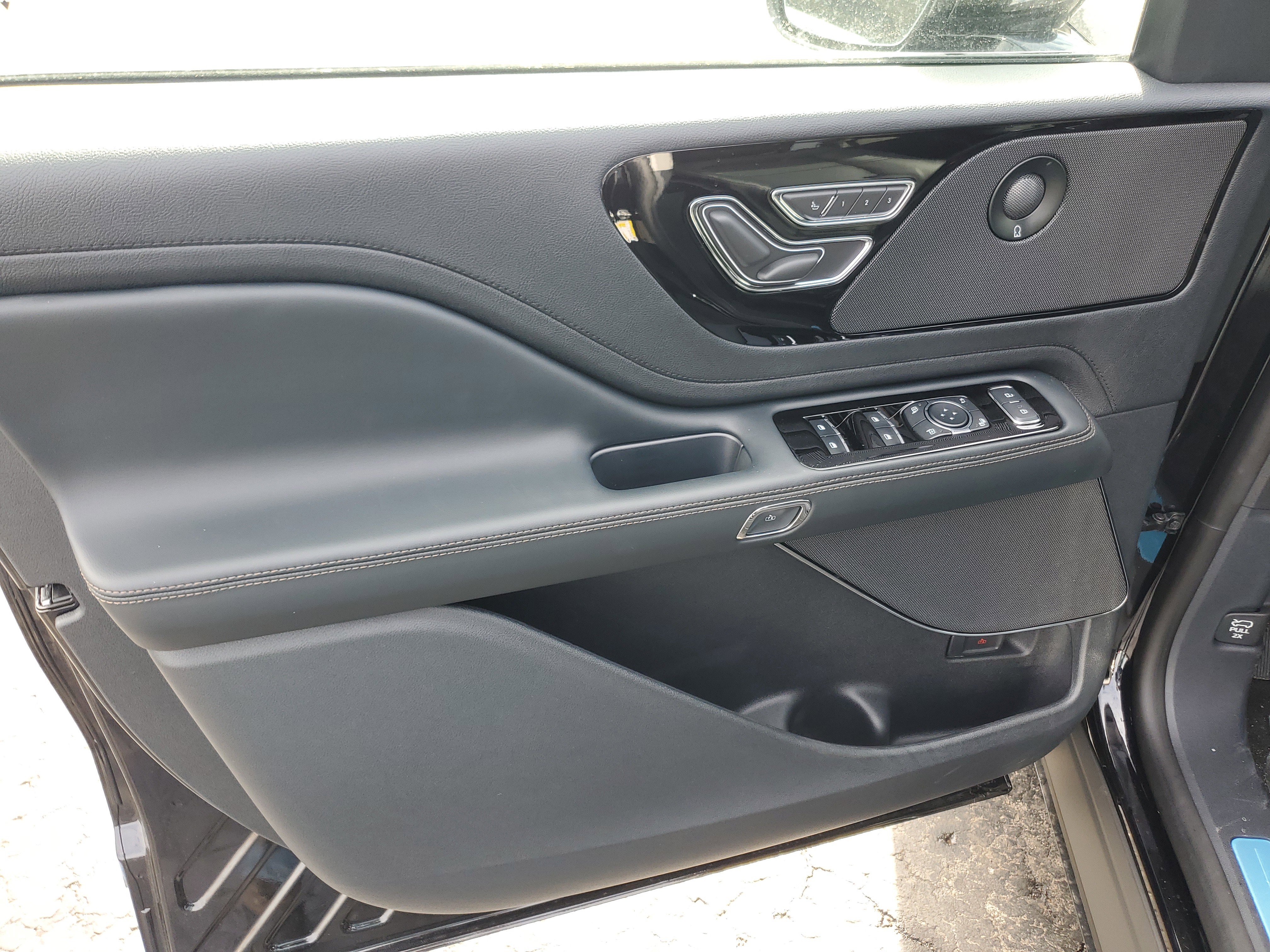 New 2026 Lincoln Aviator AWD image 8