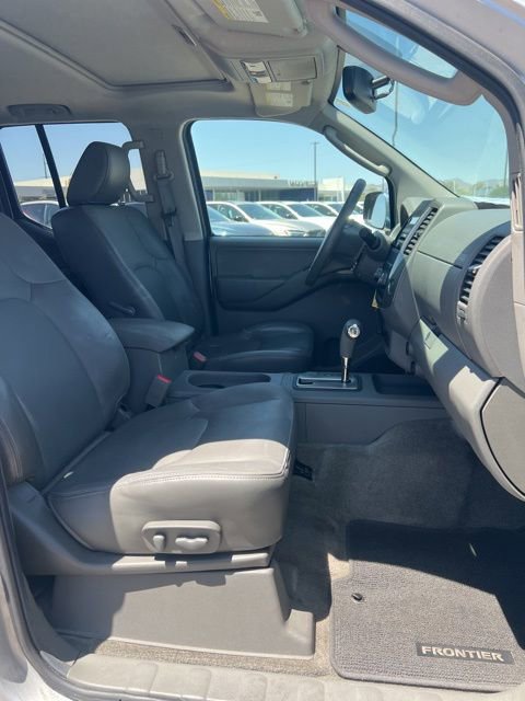 Used 2011 Nissan Frontier SL w/ Moonroof Pkg AWD/4WD image 29