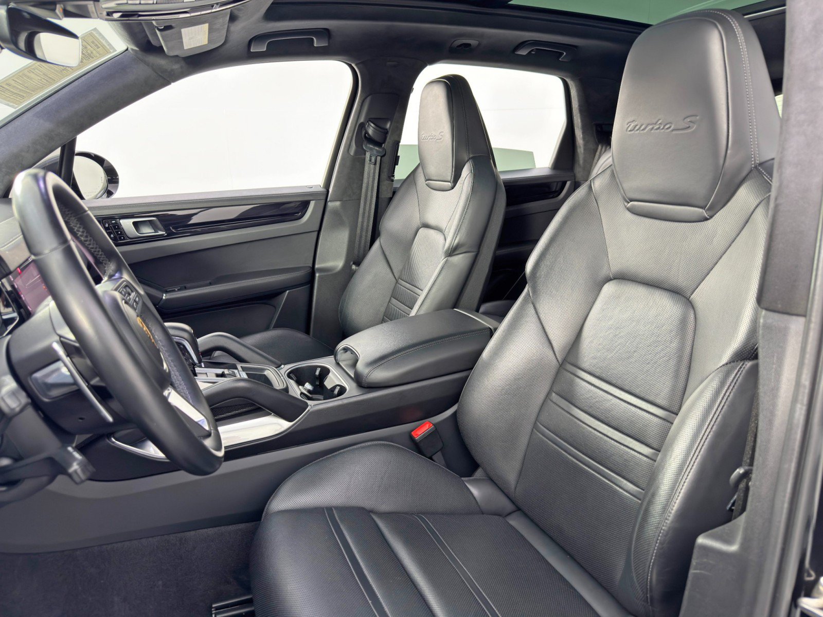 Used 2021 Porsche Cayenne Turbo S AWD/4WD image 41