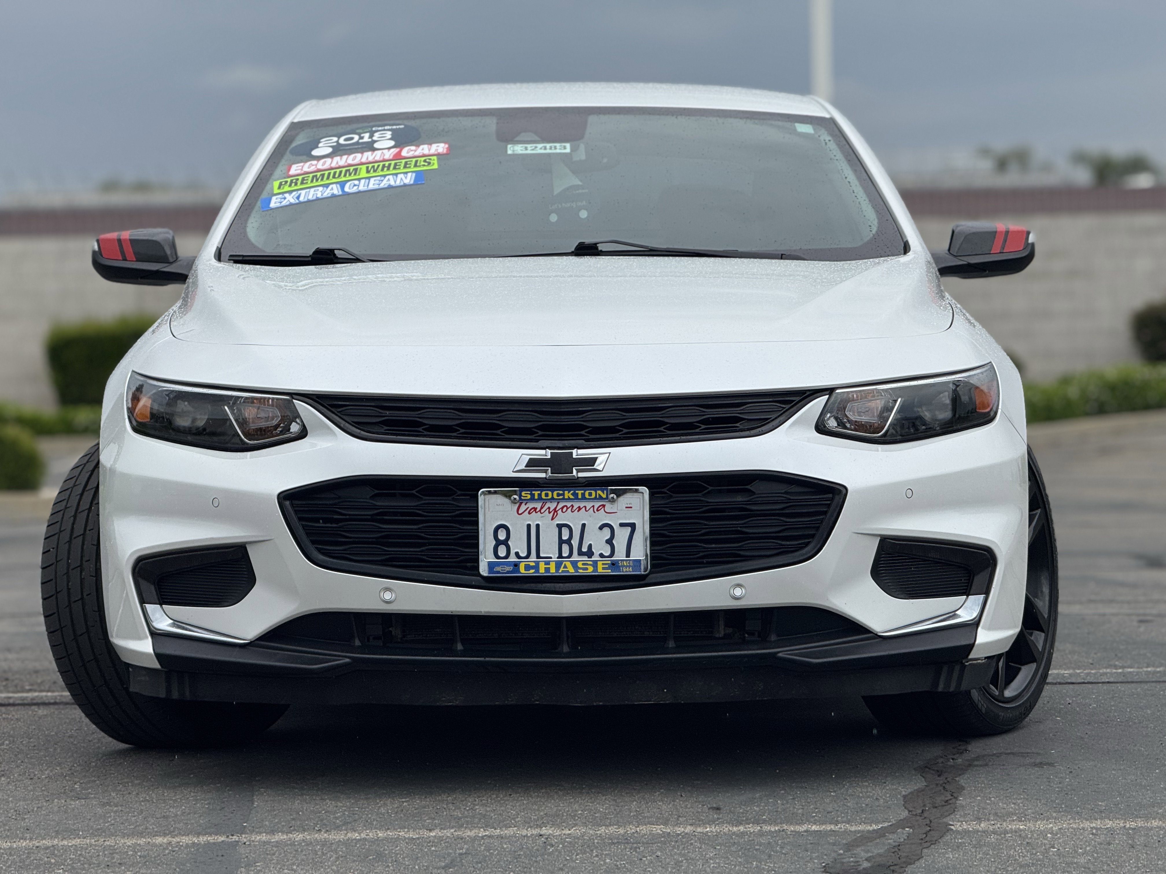 Used 2018 Chevrolet Malibu LT w/ Leather Package FWD image 2