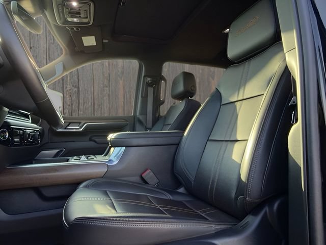Used 2024 Chevrolet Silverado 2500 High Country w/ High Country Premium Package AWD/4WD image 13