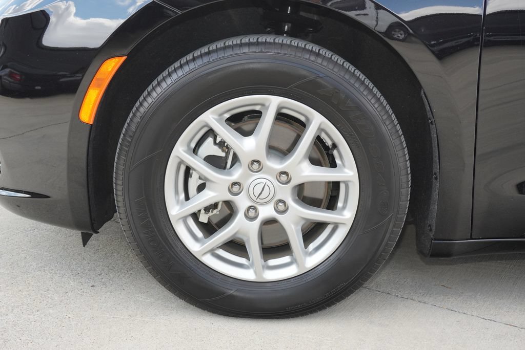 Used 2026 Chrysler Pacifica Select FWD image 9
