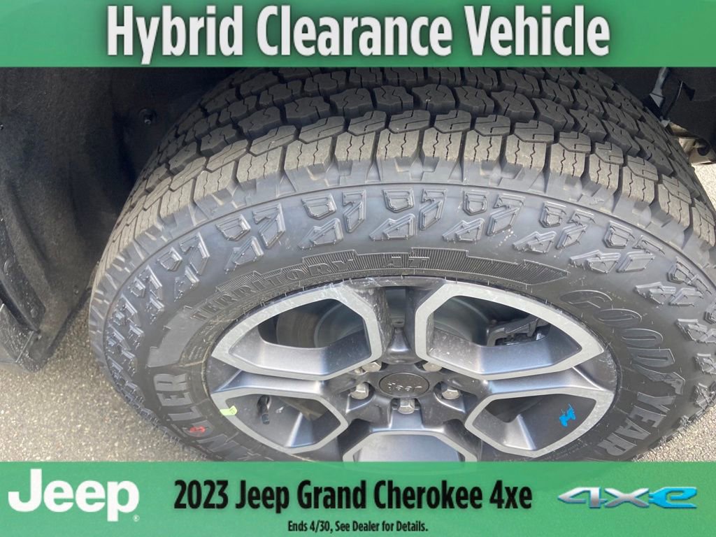 New 2023 Jeep Grand Cherokee Trailhawk w/ Advanced Protech Group II image 42