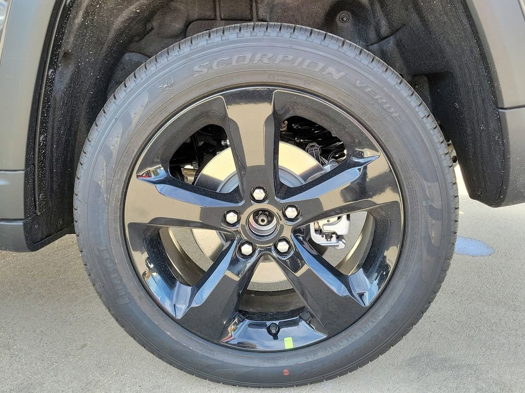 New 2025 Jeep Grand Cherokee Limited w/ Black Appearance Package image 13