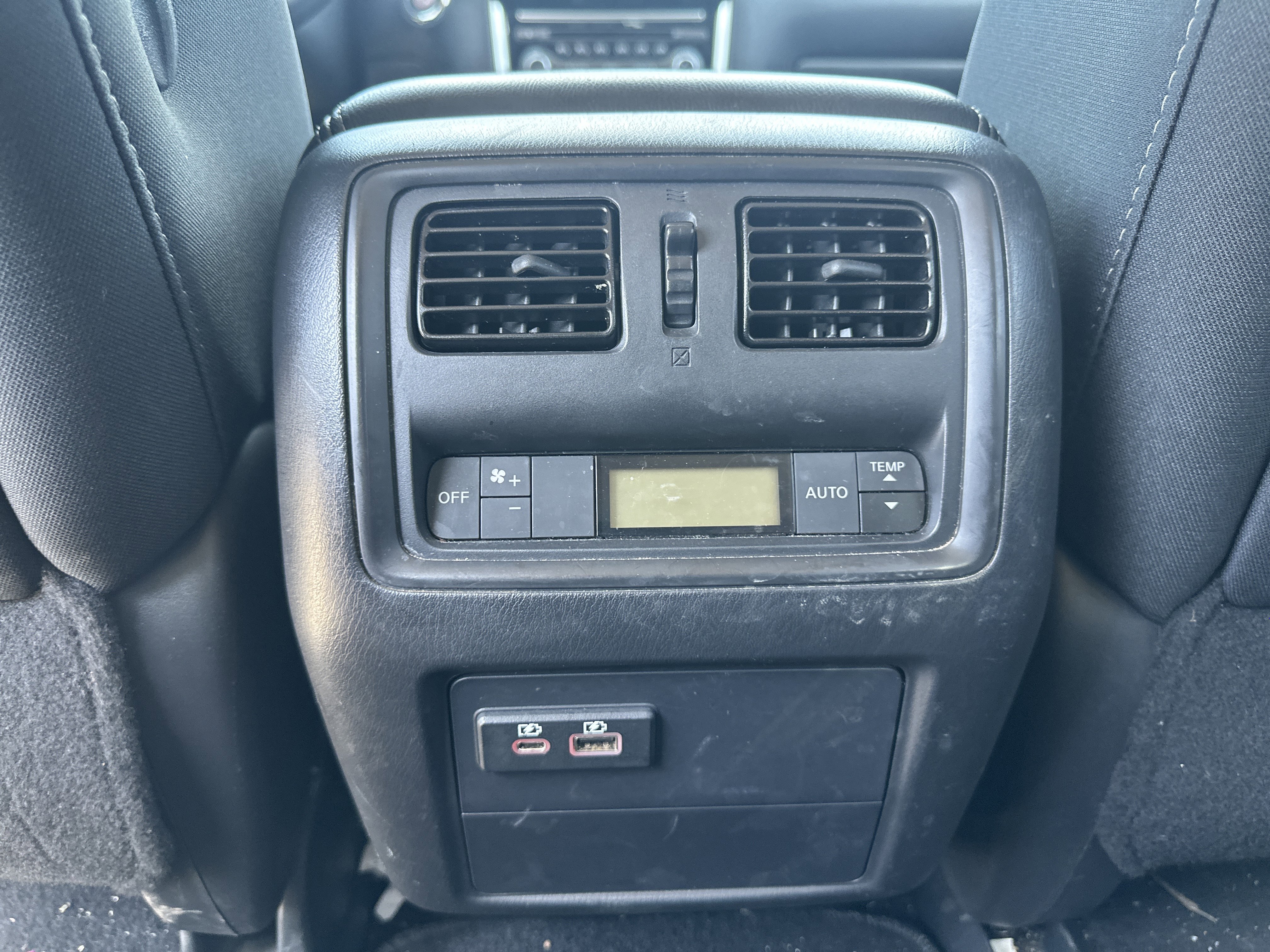 Used 2019 Nissan Pathfinder S image 16