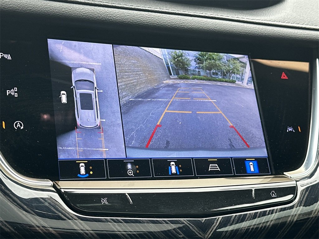 Used 2023 Cadillac XT6 Premium Luxury w/ Technology Package image 31