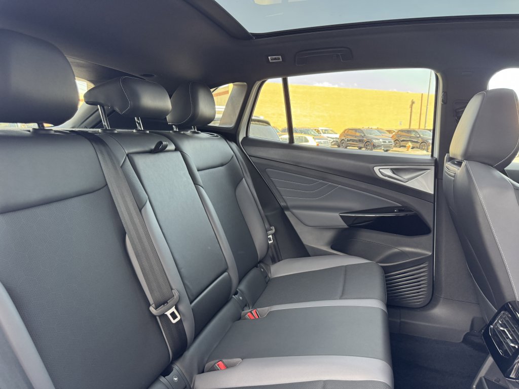 Used 2024 Volkswagen ID.4 S image 41