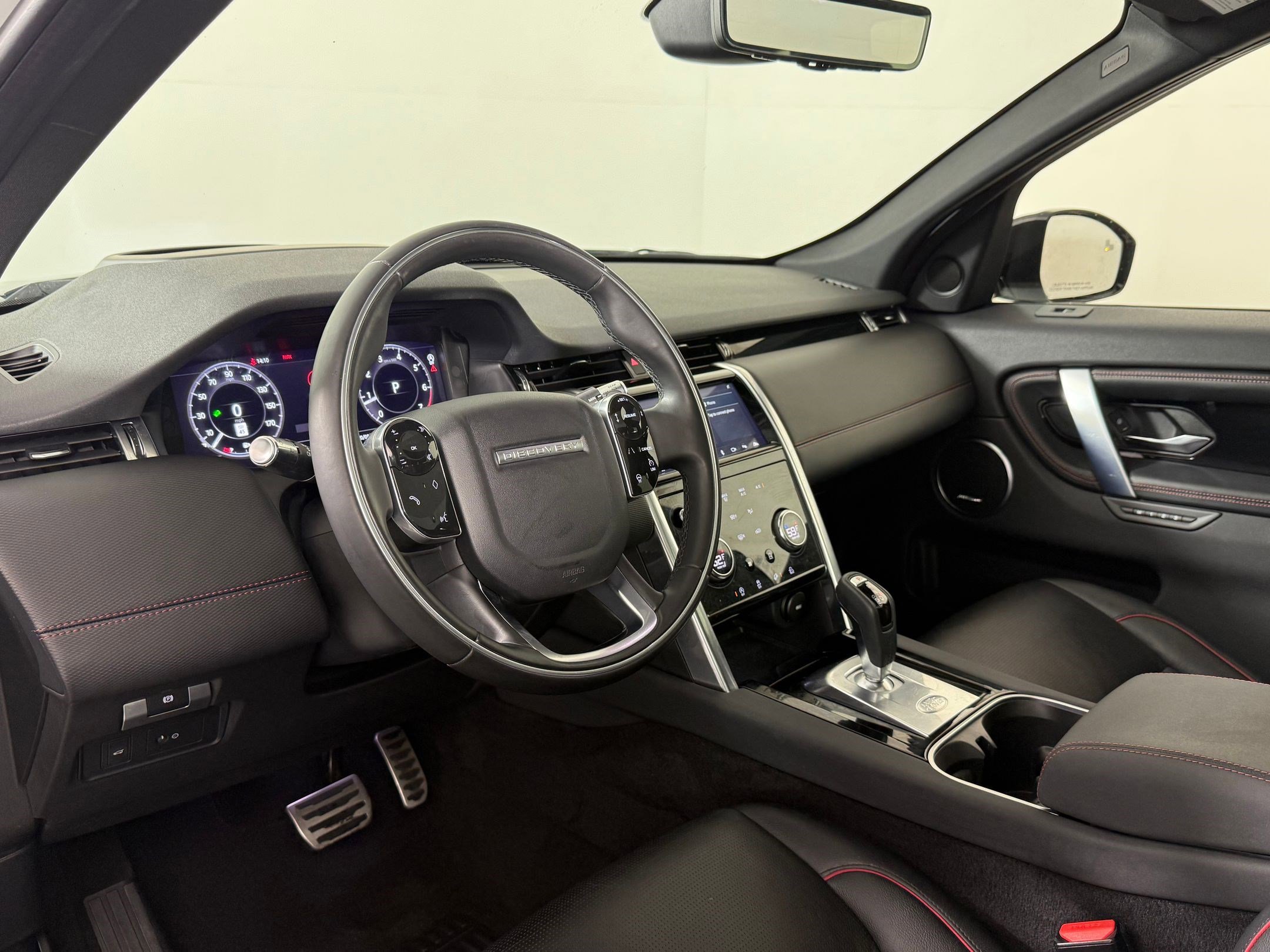 Used 2020 Land Rover Discovery Sport SE R-Dynamic AWD/4WD image 4