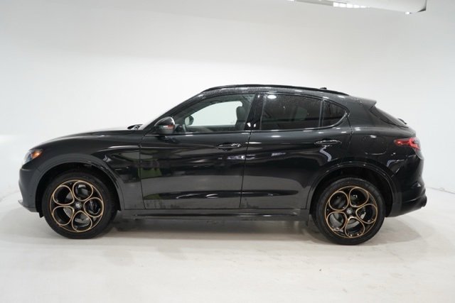 New 2025 Alfa Romeo Stelvio Sprint image 4