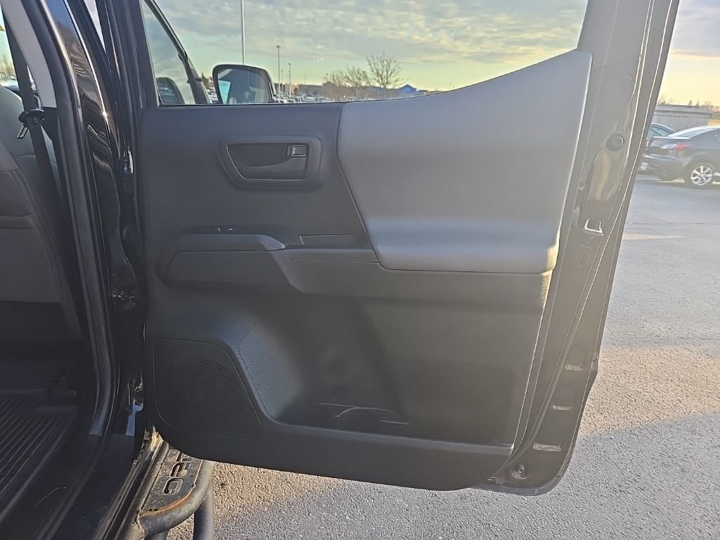 Used 2022 Toyota Tacoma SR image 32