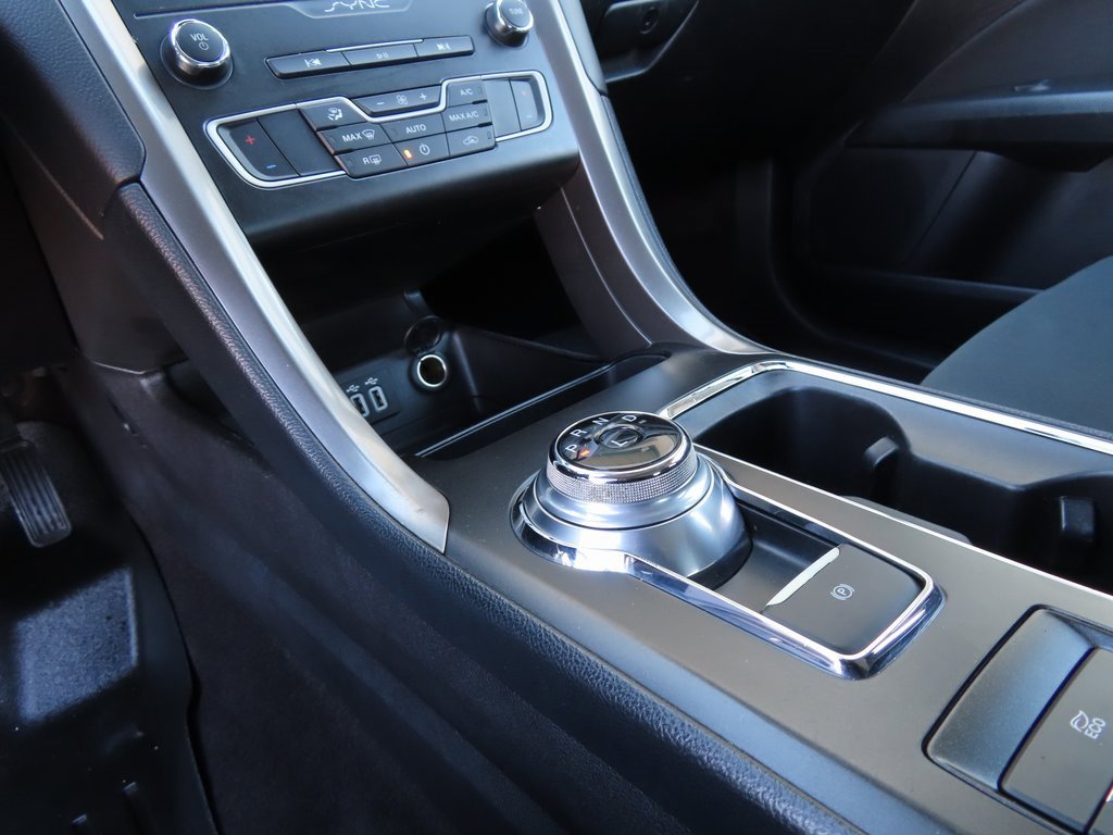 Used 2019 Ford Fusion SE image 16